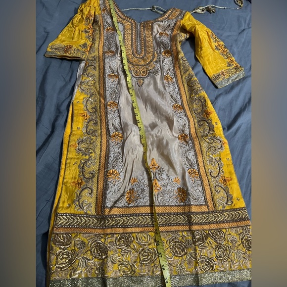 Beautiful partywear embroidered suit with dupatta - Picture 3 of 10